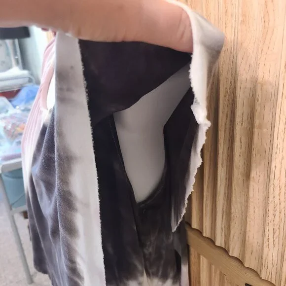 Juicy Couture Tie Dye Draped Flutter Sleeve Top - Size M - Picture 5 of 12